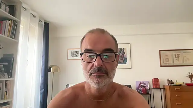 Snapshot of Milkywaymen chatting on July 17, 2026, 12:23 pm Milkywaymen online show from July 17, 2026, 12:23 pm