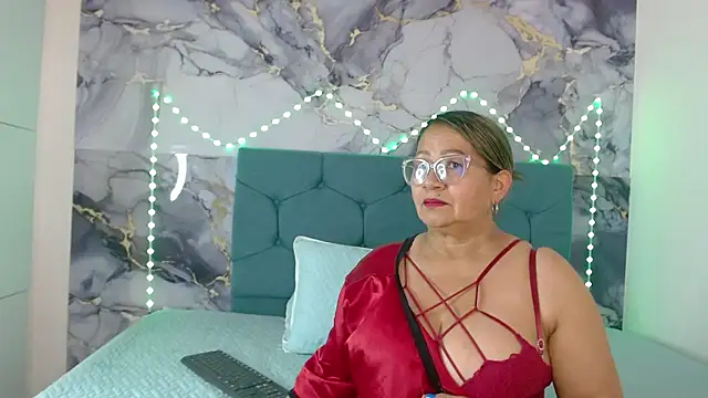 Vickysweeeettt online show from September 16, 2025, 8:10 pm