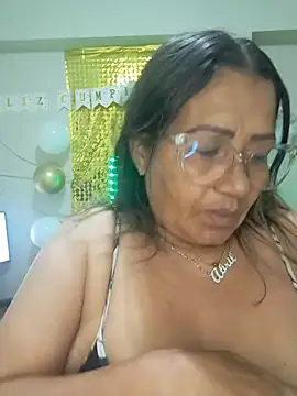 Snapshot of Vickysweeeettt chatting on June 24, 2026, 2:10 am Vickysweeeettt online show from June 24, 2026, 2:10 am