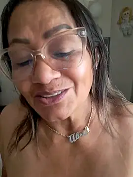 Snapshot of Vickysweeeettt chatting on July 28, 2026, 3:21 pm Vickysweeeettt online show from July 28, 2026, 3:21 pm