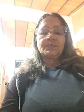 Snapshot of Vickysweeeettt chatting on August 3, 2026, 12:53 am Vickysweeeettt online show from August 3, 2026, 12:53 am