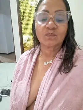 Snapshot of Vickysweeeettt chatting on August 6, 2026, 2:24 am Vickysweeeettt online show from August 6, 2026, 2:24 am
