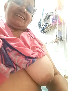 Snapshot of Vickysweeeettt chatting on August 6, 2026, 8:11 pm Vickysweeeettt online show from August 6, 2026, 8:11 pm