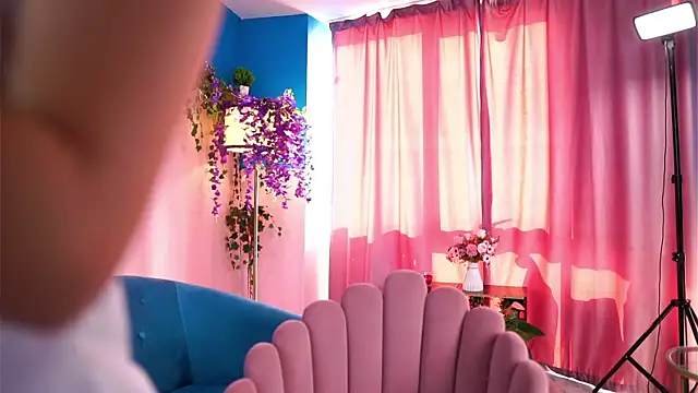 Snapshot of SaraMiretti chatting on September 11, 2025, 7:08 am SaraMiretti online show from September 11, 2025, 7:08 am