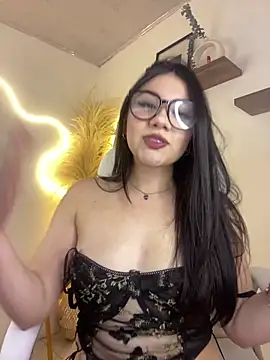 Zoe Serrat online show from November 10, 2025, 12:37 pm