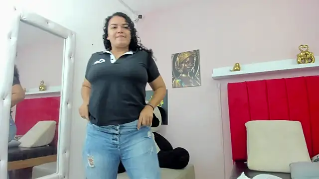Snapshot of Adrianasex_69x chatting on May 23, 2026, 1:33 am Adrianasex 69x online show from May 23, 2026, 1:33 am