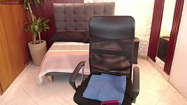 Snapshot of veronica_em1 chatting on May 6, 2026, 1:49 pm veronica em1 online show from May 6, 2026, 1:49 pm
