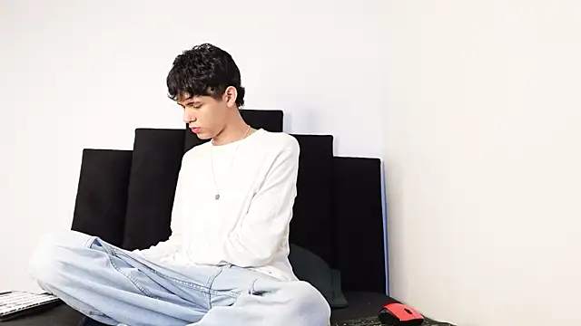 alexmark  online show from October 21, 2025, 1:45 pm