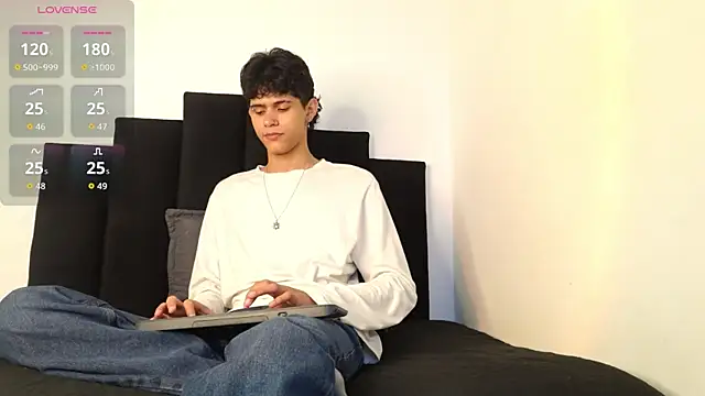 alexmark  online show from December 15, 2025, 1:37 pm