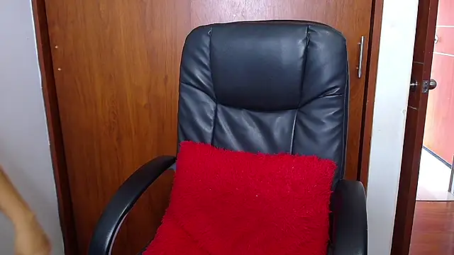 Snapshot of melikaronit2 chatting on October 29, 2025, 6:20 pm melikaronit2 online show from October 29, 2025, 6:20 pm