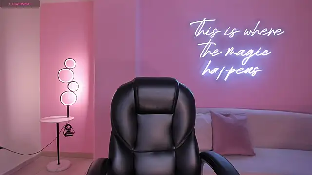 Snapshot of TiffannySins chatting on May 21, 2026, 4:30 am TiffannySins online show from May 21, 2026, 4:30 am
