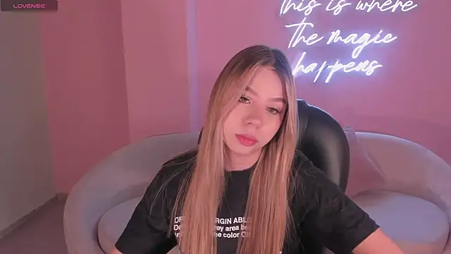 TiffannySins online show from August 6, 2026, 4:03 am
