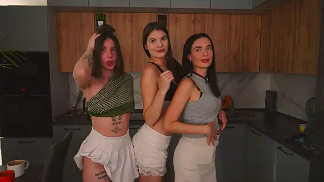 Snapshot of Anny_Molly chatting on October 5, 2025, 6:01 am Anny Molly online show from October 5, 2025, 6:01 am