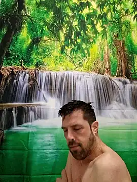 Snapshot of welcome-to-the-jungle chatting on January 15, 2026, 6:33 pm welcome-to-the-jungle online show from January 15, 2026, 6:33 pm