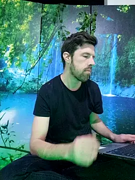 Snapshot of welcome-to-the-jungle chatting on March 9, 2026, 9:41 pm welcome-to-the-jungle online show from March 9, 2026, 9:41 pm