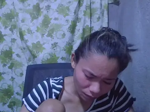 Snapshot of Sweeetgurll chatting on October 2, 2025, 1:18 pm Sweeetgurll online show from October 2, 2025, 1:18 pm