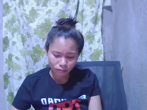 Snapshot of Sweeetgurll chatting on November 18, 2025, 3:27 pm Sweeetgurll online show from November 18, 2025, 3:27 pm