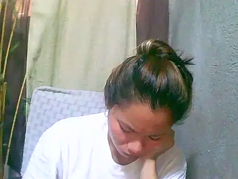 Sweeetgurll online show from April 28, 2026, 2:27 am