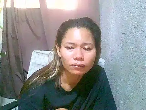 Snapshot of Sweeetgurll chatting on May 23, 2026, 12:05 am Sweeetgurll online show from May 23, 2026, 12:05 am