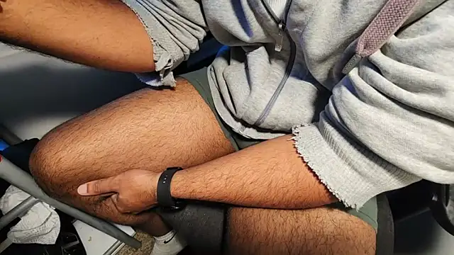 Snapshot of catt18 chatting on October 17, 2025, 4:09 pm catt18 online show from October 17, 2025, 4:09 pm