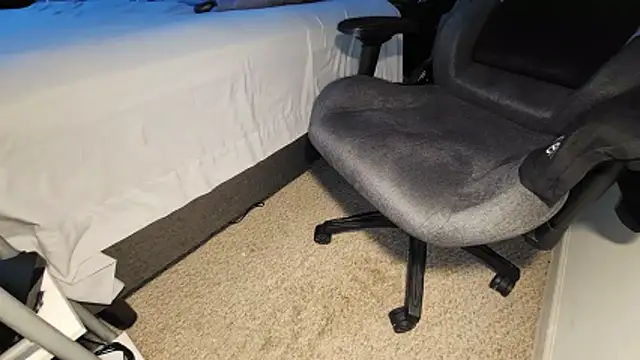 Snapshot of catt18 chatting on November 18, 2025, 4:33 pm catt18 online show from November 18, 2025, 4:33 pm