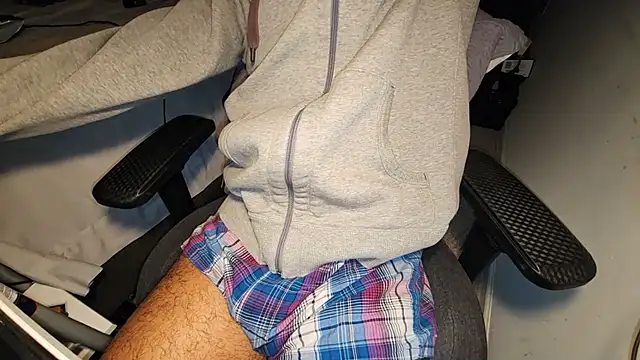 Snapshot of catt18 chatting on December 22, 2025, 3:58 am catt18 online show from December 22, 2025, 3:58 am