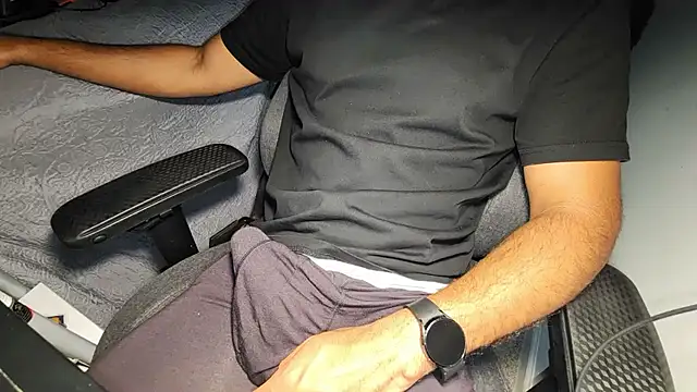 Snapshot of catt18 chatting on January 7, 2026, 6:32 pm catt18 online show from January 7, 2026, 6:32 pm