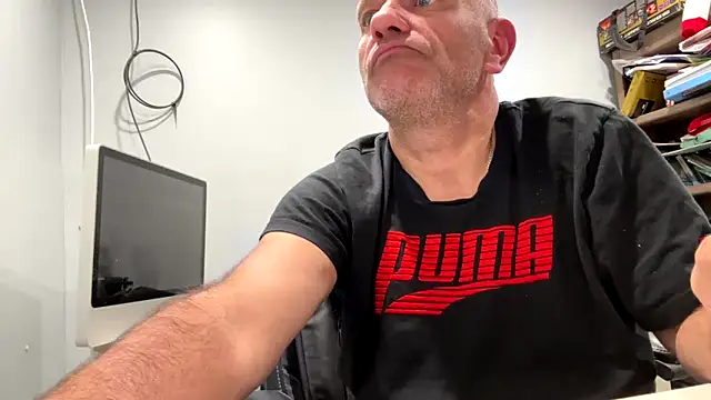 Snapshot of frankyjones8989 chatting on October 18, 2025, 4:15 am frankyjones8989 online show from October 18, 2025, 4:15 am