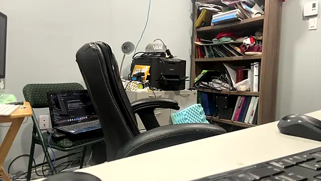 Snapshot of frankyjones8989 chatting on November 15, 2025, 4:10 am frankyjones8989 online show from November 15, 2025, 4:10 am