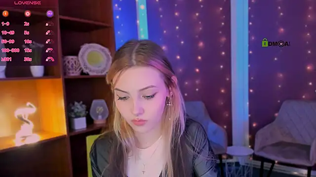 Snapshot of luna_tin chatting on November 9, 2025, 6:01 am luna tin online show from November 9, 2025, 6:01 am