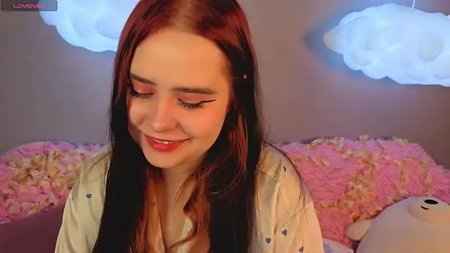Snapshot of Alis_Platt chatting on May 19, 2026, 1:00 am Alis Platt online show from May 19, 2026, 1:00 am