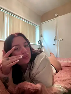 Snapshot of Victoriasteel chatting on November 12, 2025, 9:53 am Victoriasteel online show from November 12, 2025, 9:53 am