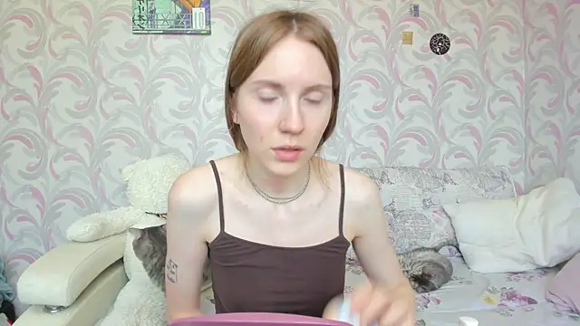 Kelly Gerzikaa online show from June 6, 2026, 4:39 am