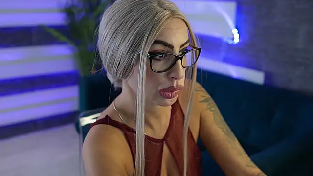 Snapshot of SugarRush_ chatting on October 1, 2025, 11:38 am SugarRush online show from October 1, 2025, 11:38 am