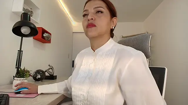 Snapshot of Skylar__Desire chatting on September 24, 2025, 1:03 pm Skylar Desire online show from September 24, 2025, 1:03 pm