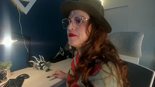 Snapshot of Skylar__Desire chatting on October 6, 2025, 2:03 pm Skylar Desire online show from October 6, 2025, 2:03 pm