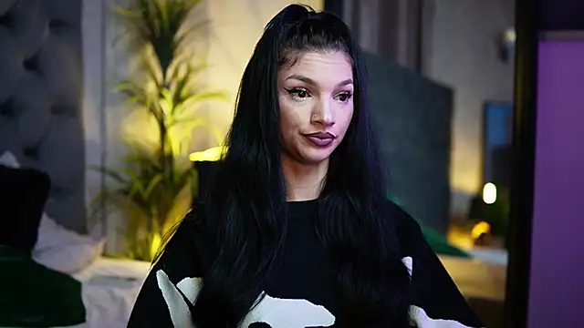 Snapshot of MiamiCoffee chatting on October 3, 2025, 7:00 pm MiamiCoffee online show from October 3, 2025, 7:00 pm