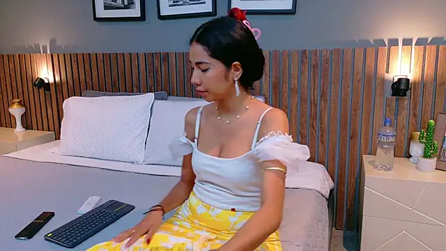 Snapshot of luna_roja25 chatting on September 22, 2025, 1:24 pm luna roja25 online show from September 22, 2025, 1:24 pm