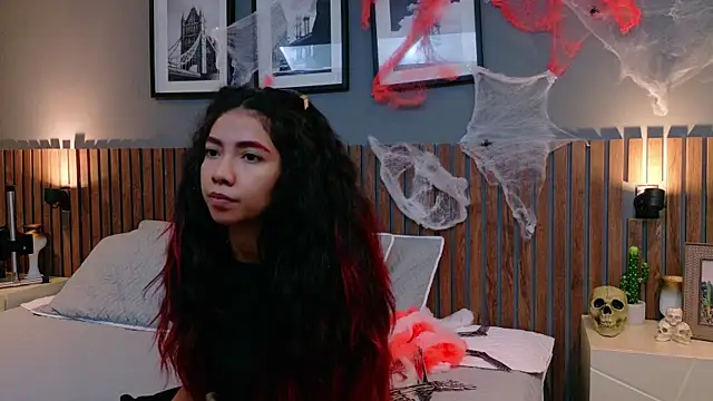 Snapshot of luna_roja25 chatting on October 18, 2025, 12:39 pm luna roja25 online show from October 18, 2025, 12:39 pm