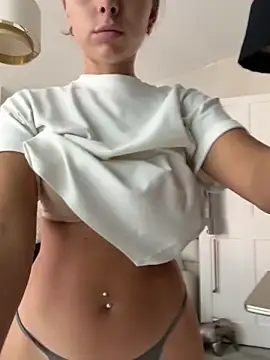 Snapshot of KayleeBella chatting on September 12, 2025, 3:01 pm KayleeBella online show from September 12, 2025, 3:01 pm