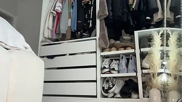 Snapshot of KayleeBella chatting on October 11, 2025, 1:31 pm KayleeBella online show from October 11, 2025, 1:31 pm