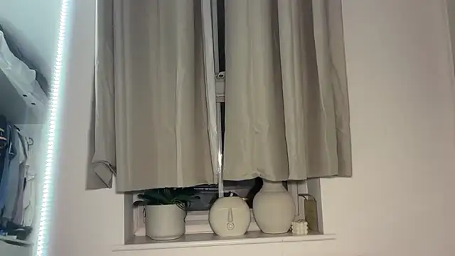 Snapshot of KayleeBella chatting on October 31, 2025, 5:47 pm KayleeBella online show from October 31, 2025, 5:47 pm