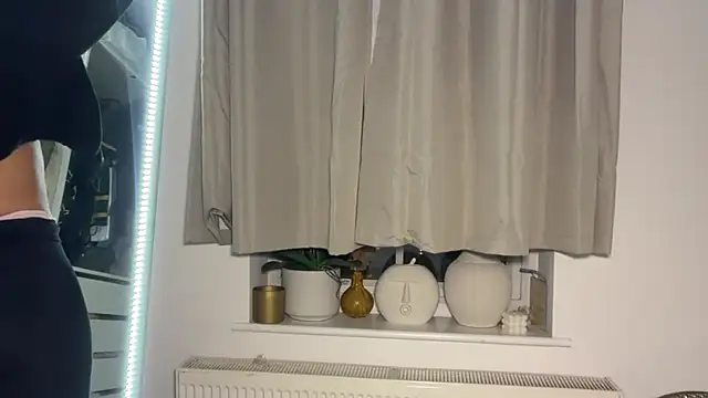 Snapshot of KayleeBella chatting on November 3, 2025, 7:59 pm KayleeBella online show from November 3, 2025, 7:59 pm