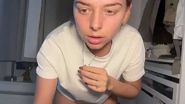 Snapshot of KayleeBella chatting on November 30, 2025, 5:39 pm KayleeBella online show from November 30, 2025, 5:39 pm