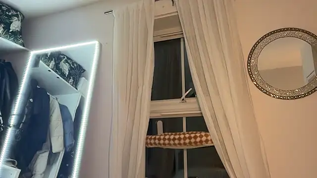 KayleeBella online show from February 16, 2026, 8:05 pm