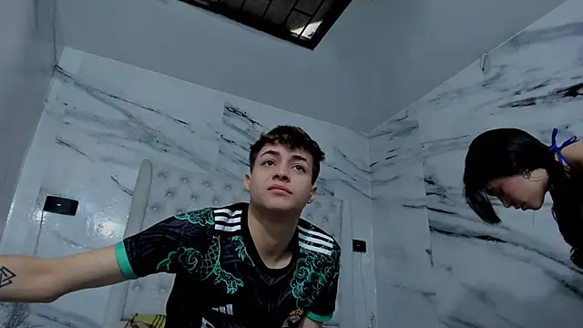 Ari and Storm online show from December 5, 2025, 1:42 pm