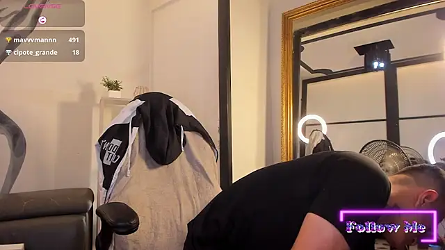 LiamDeep online show from November 30, 2025, 3:49 pm