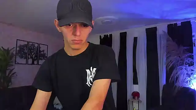 Snapshot of Marcus_and_Tony chatting on October 13, 2025, 2:22 am Marcus and Tony online show from October 13, 2025, 2:22 am