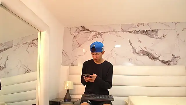 Snapshot of Marcus_and_Tony chatting on May 8, 2026, 11:32 pm Marcus and Tony online show from May 8, 2026, 11:32 pm
