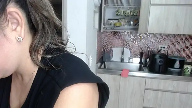 Snapshot of sophie_lopez1 chatting on June 3, 2026, 6:02 pm sophie lopez1 online show from June 3, 2026, 6:02 pm